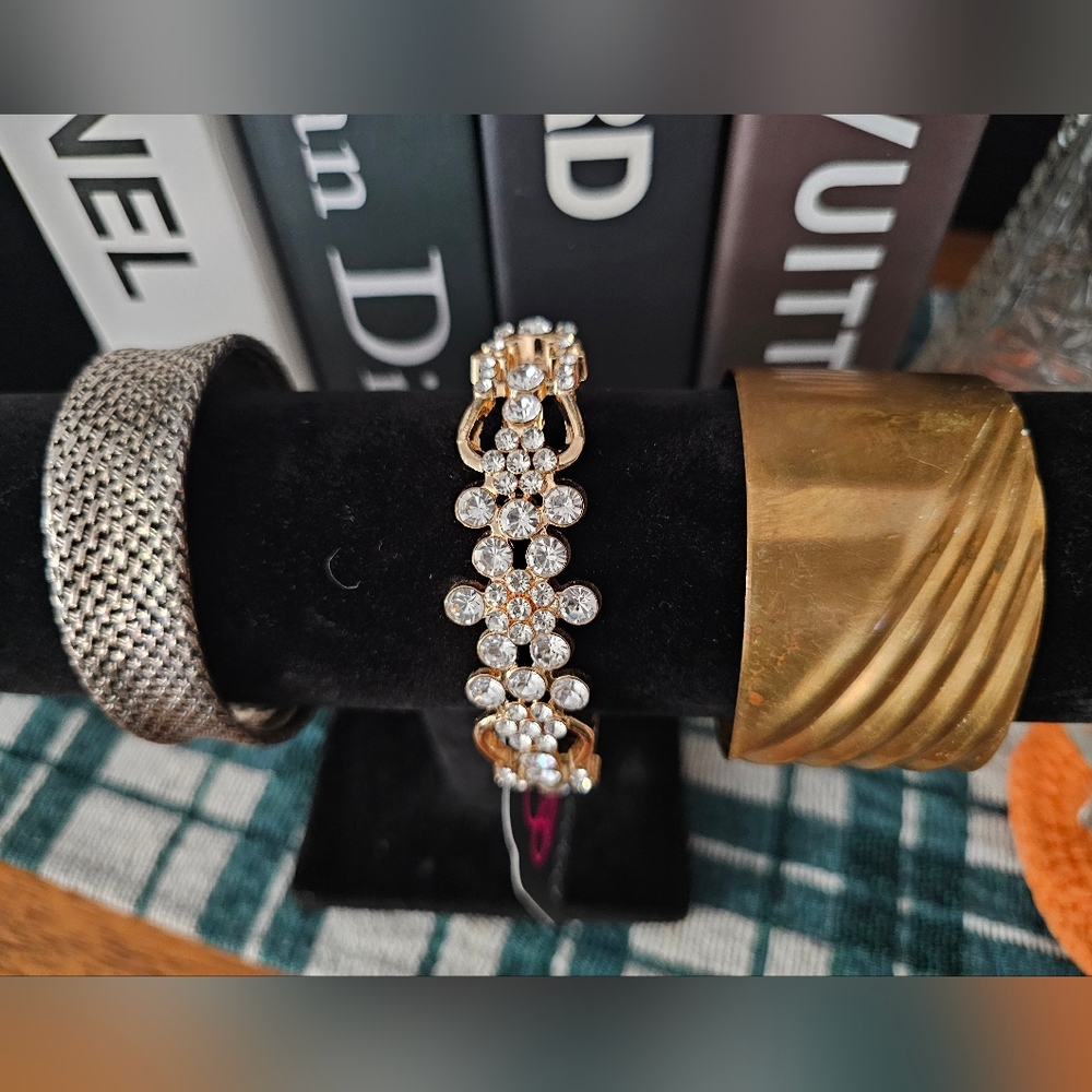 Bracelets & Holder: 4 Pc Bundle - image 3